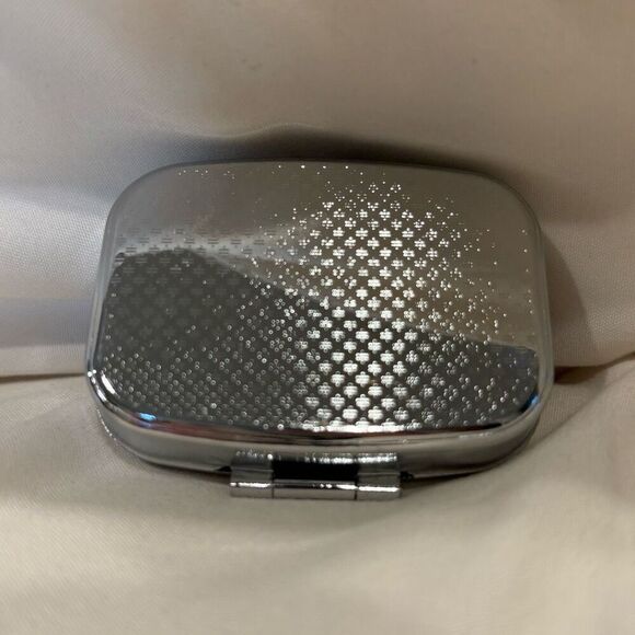 Hummingbirds and Flowers Travel Pill Box 2 Compartment Medicine Pill Case NEW - Picture 3 of 4